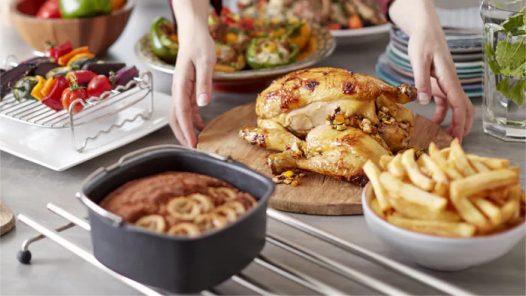 mno&scaron;tvo jela pripremljeno u aparatu Airfryer